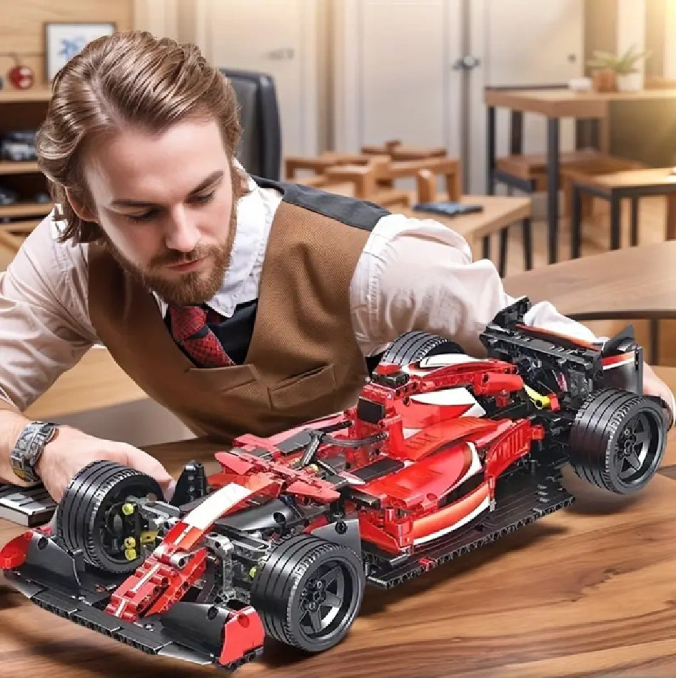 P252 1385 Piece F1 Race Car Brick Build